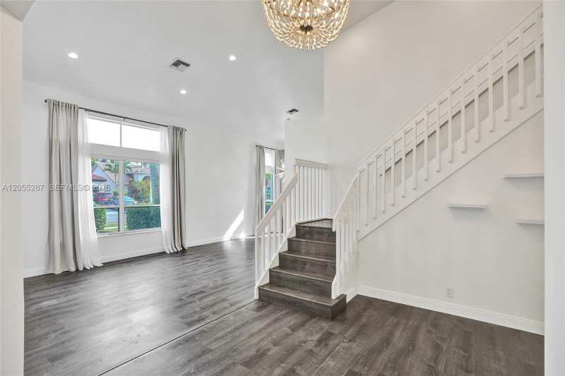 740 E Cypress Pointe Dr E, Pembroke Pines FL 33027