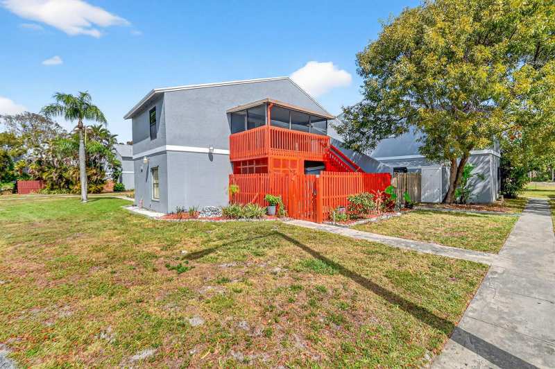 18 CROSSINGS Circle # F, Boynton Beach FL 33435