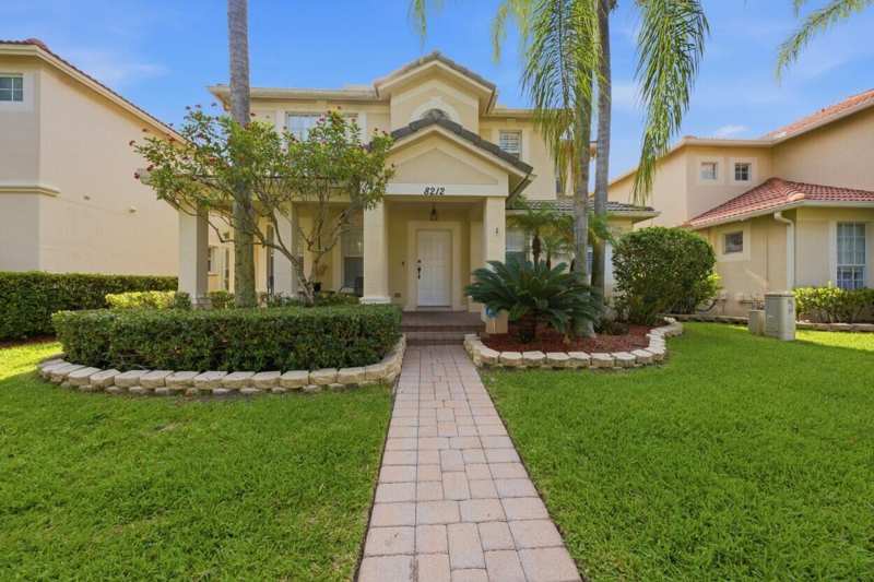 8212 Calterra Drive, Palm Beach Gardens FL 33418