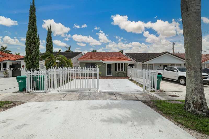 11425 NW 88th Ct, Hialeah Gardens FL 33018
