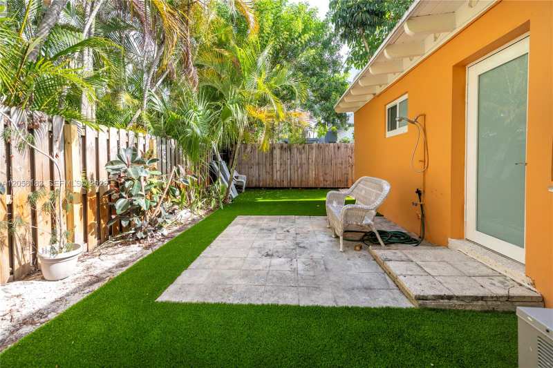 809 NE 17th Ave # 4, Fort Lauderdale FL 33304