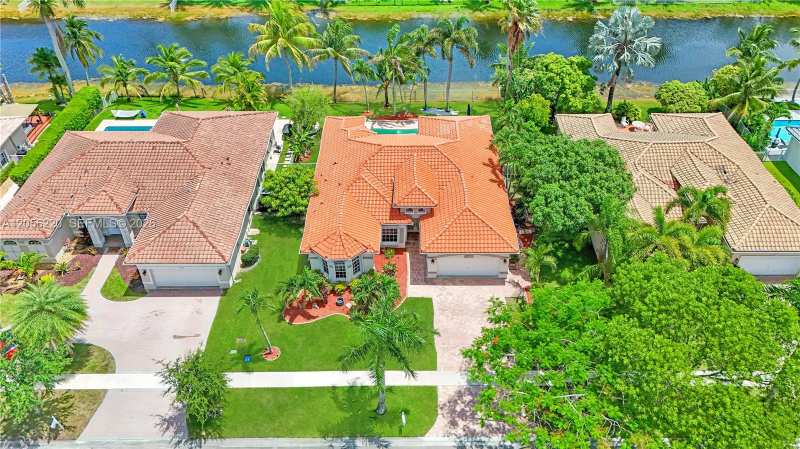 16428 NW 14th St, Pembroke Pines FL 33028