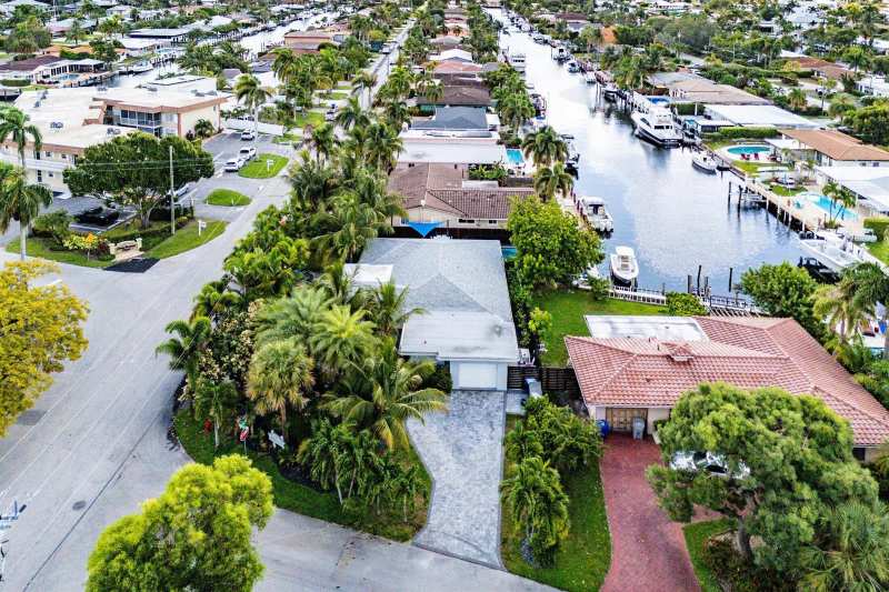 2200 SE 9TH Street, Pompano Beach FL 33062