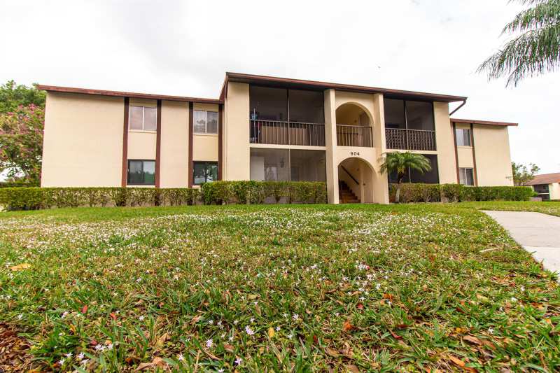 4987 SABLE PINE Circle # D2, West Palm Beach FL 33417