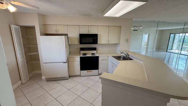2334 S Cypress Bend Drive # 802, Pompano Beach FL 33069