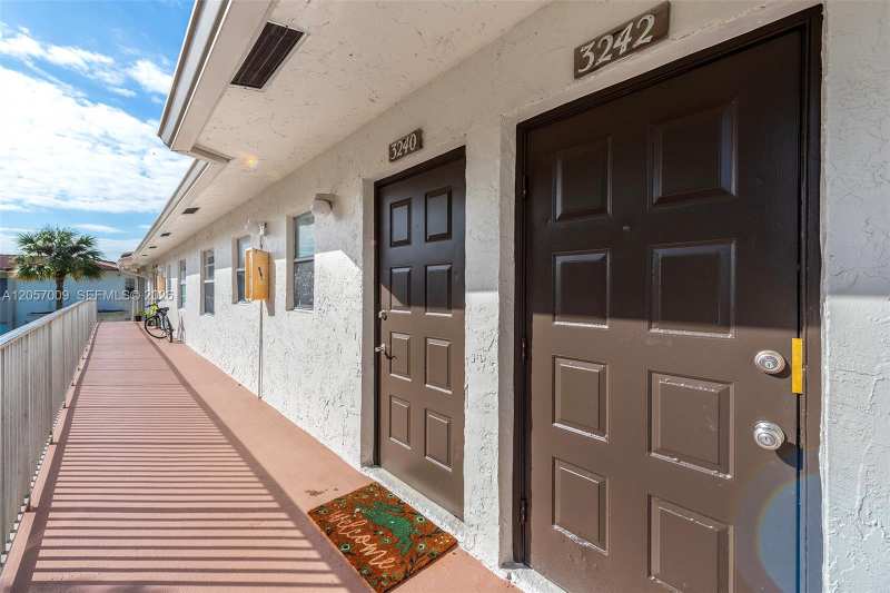 3242 Coral Ridge Dr # 3242, Coral Springs FL 33065
