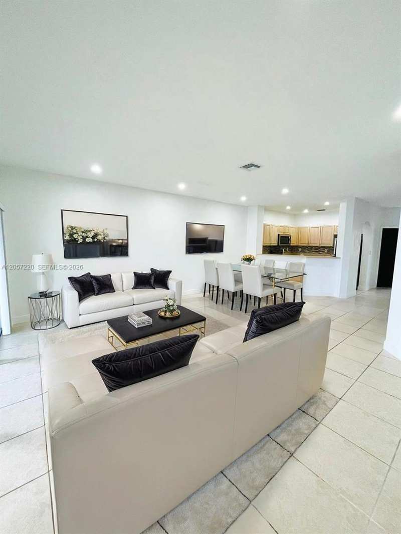 12162 SW 5th Ct, Pembroke Pines FL 33025