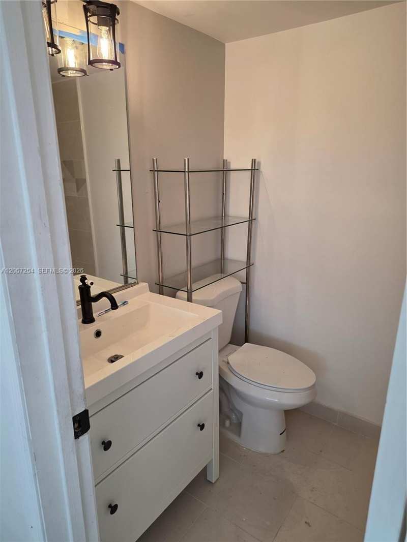 3048 E Sunrise Lakes Dr # 421, Sunrise FL 33322
