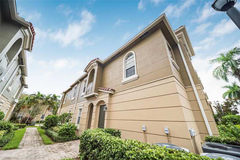 5754 HAMPTON HILLS Boulevard # 5754, Tamarac FL 33321