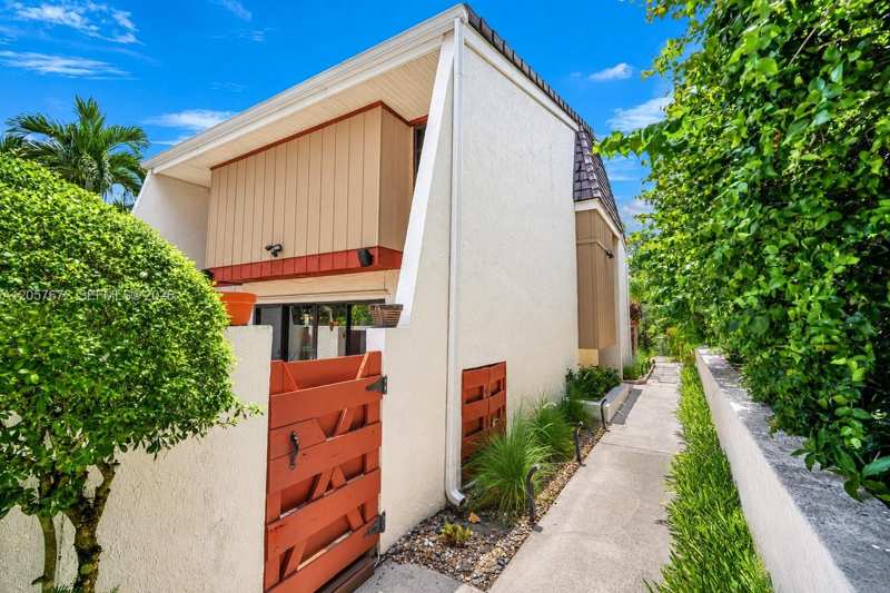 3908 Parkside Ln # 229, Hollywood FL 33021