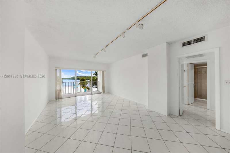 300 Bayview Dr # 202, Sunny Isles Beach FL 33160