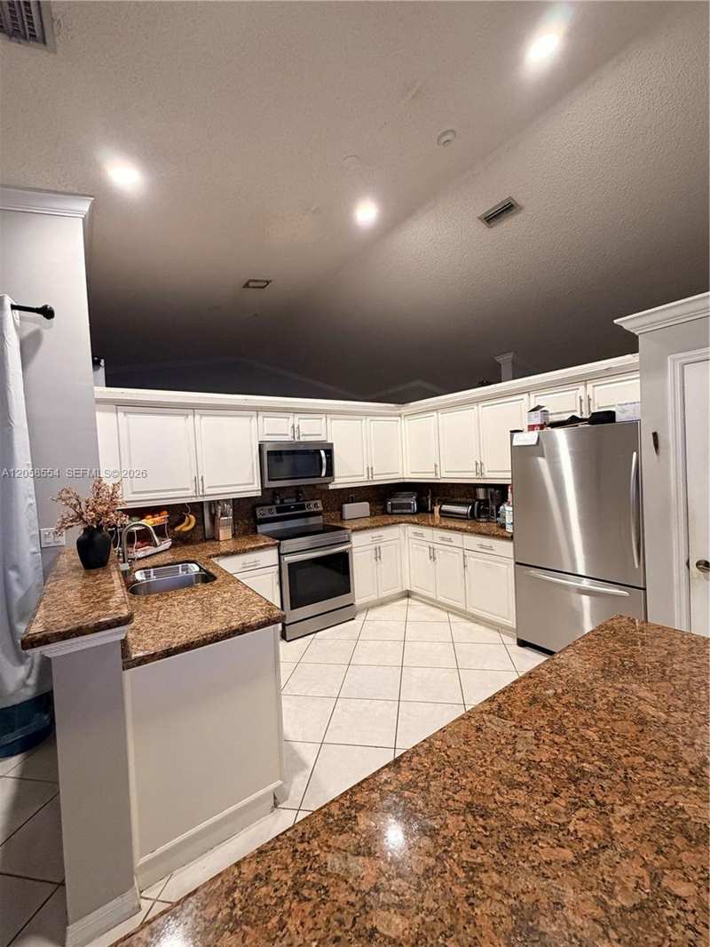 19450 NW 7th St, Pembroke Pines FL 33029