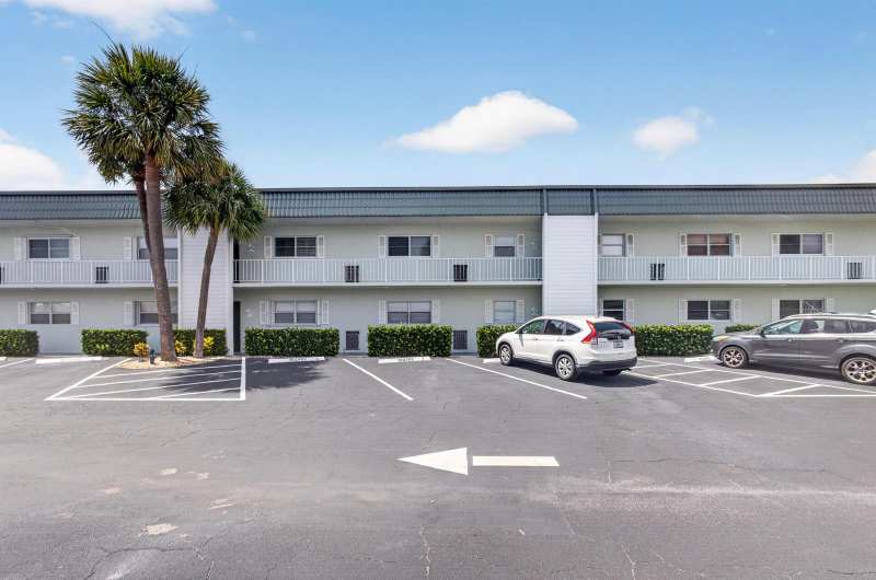 110 Wettaw Lane # 106, North Palm Beach FL 33408