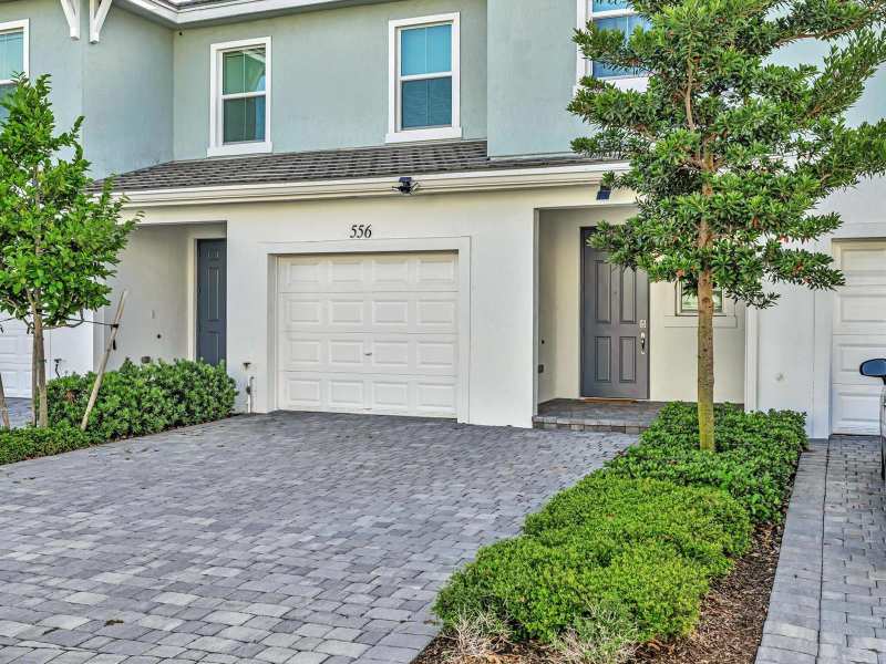556 Sanderling Circle, Deerfield Beach FL 33442