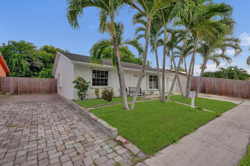 6134 E Wauconda Way E, Lake Worth FL 33463