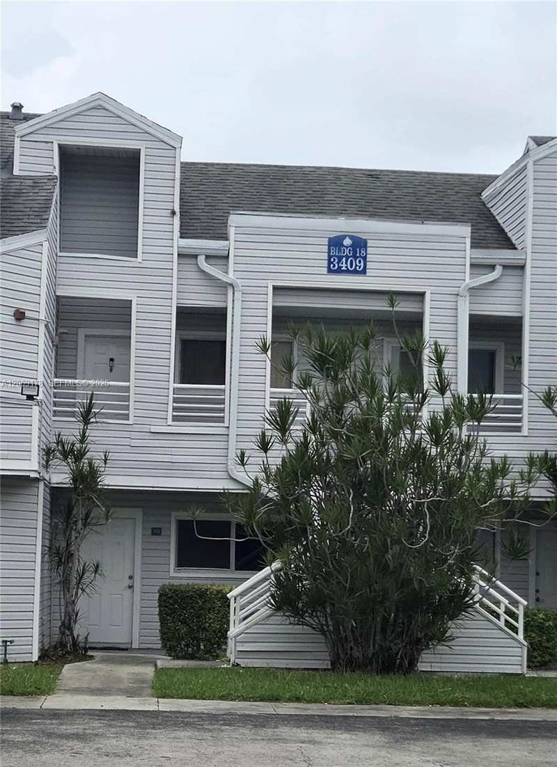 3409 NW 44th St # 201, Oakland Park FL 33309