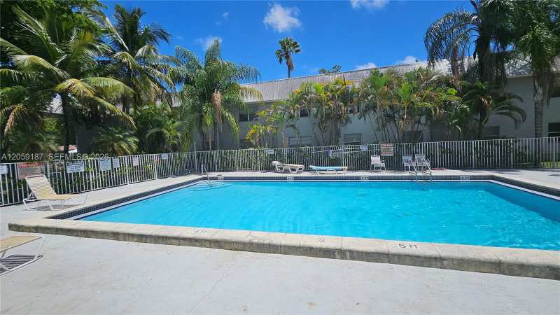 17255 SW 95th Ave # 211, Palmetto Bay FL 33157