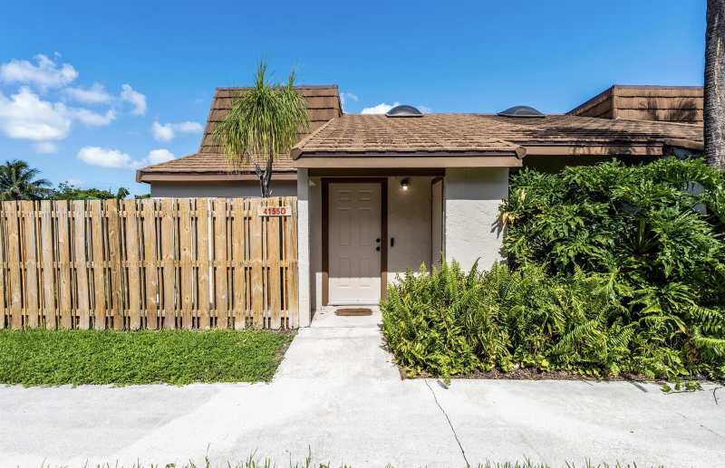 4155 PALM BAY Circle # D, West Palm Beach FL 33406
