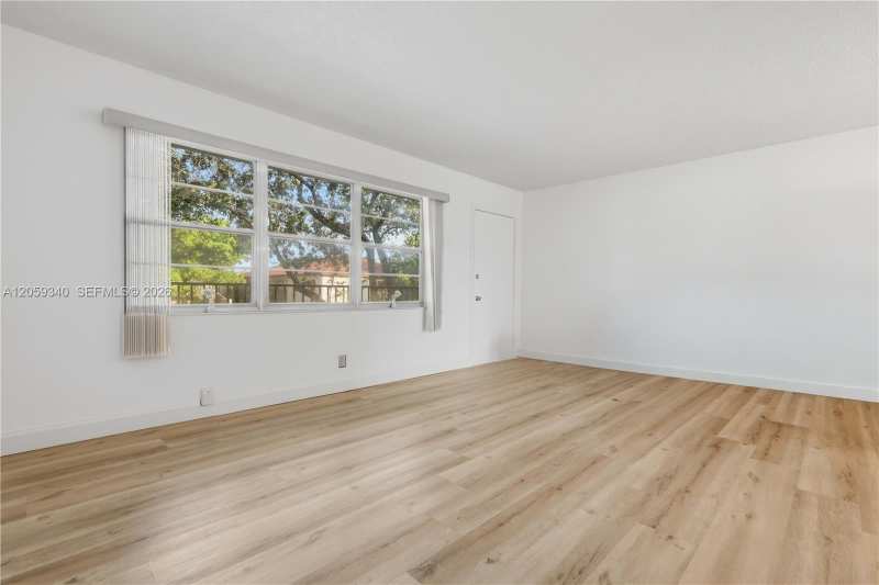 101 SW 132nd Way # 305J, Pembroke Pines FL 33027