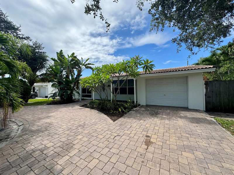 924 SE 8TH Court, Deerfield Beach FL 33441