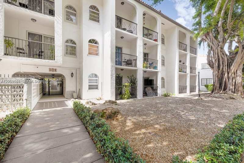 338 Majorca Ave # 207, Coral Gables FL 33134