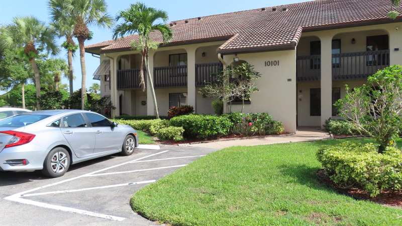 10101 Mangrove Drive # 201, Boynton Beach FL 33437