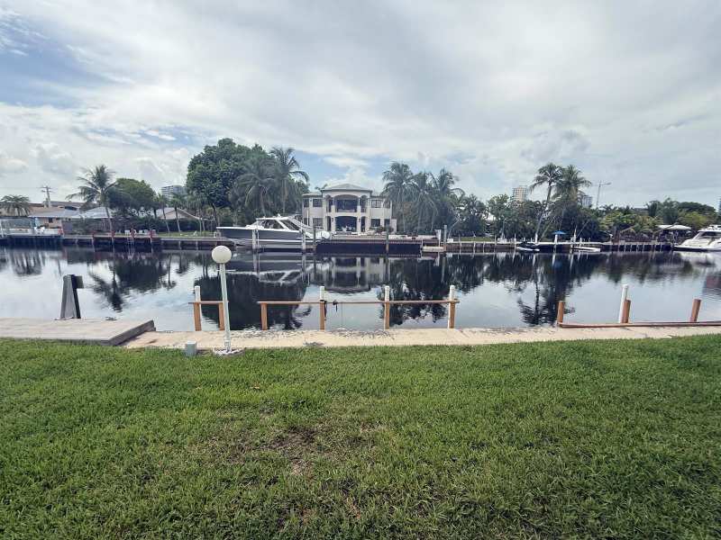 460 Paradise Isle Boulevard # 101, Hallandale Beach FL 33009