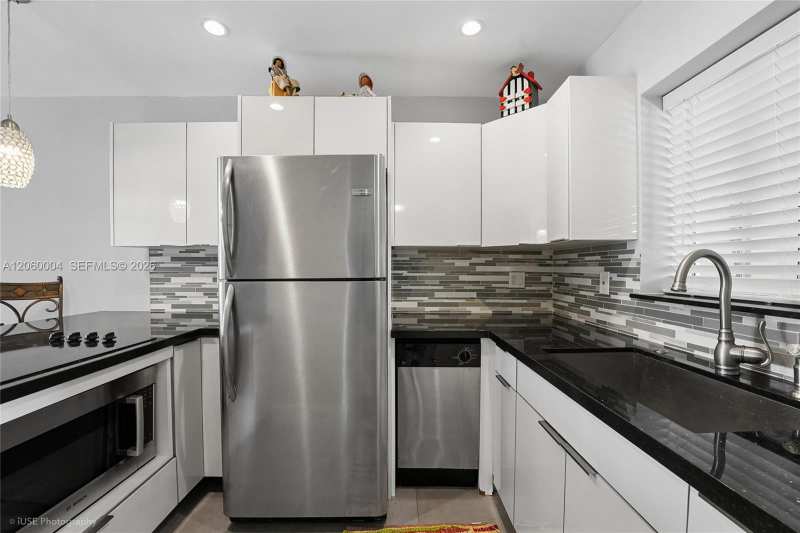 3536 NE 168th St # 206, North Miami Beach FL 33160