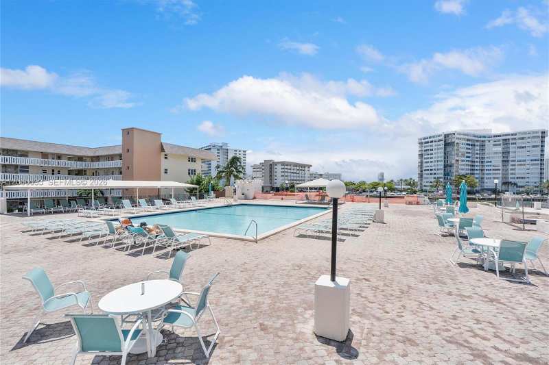 1865 S Ocean Dr # 11J, Hallandale Beach FL 33009