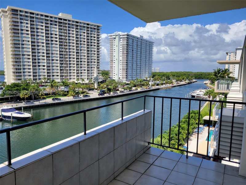 220 Kings Point Dr # 606, Sunny Isles Beach FL 33160