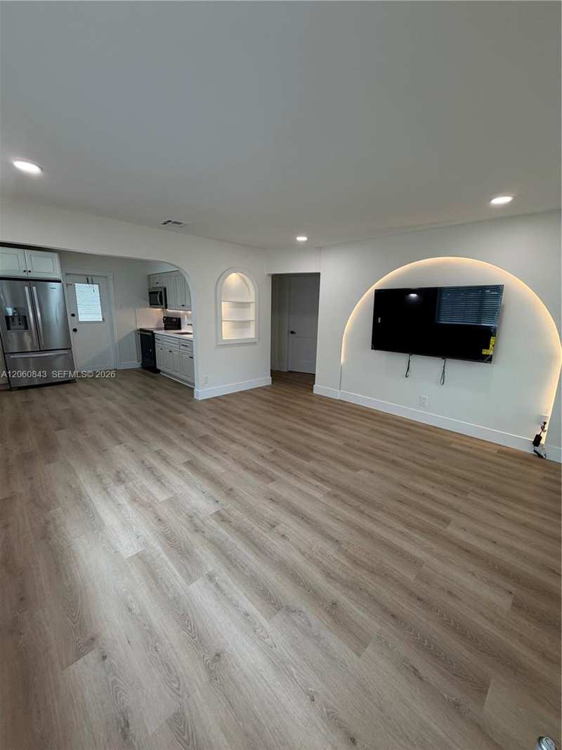 708 SW 7th Ave # 1, Hallandale Beach FL 33009