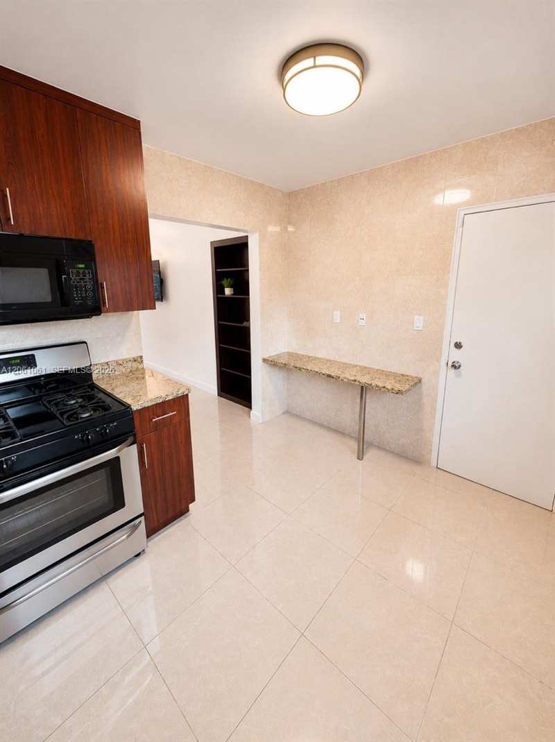 1050 94th St # 4, Bay Harbor Islands FL 33154