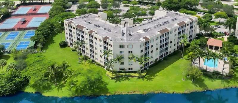 3500 Oaks Clubhouse Dr # 207, Pompano Beach FL 33069