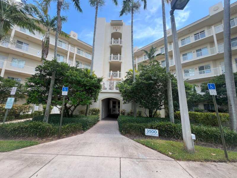 3500 Oaks Clubhouse Dr # 207, Pompano Beach FL 33069