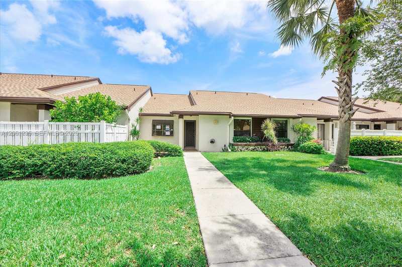 3342 Carambola Cir S, Coconut Creek FL 33066
