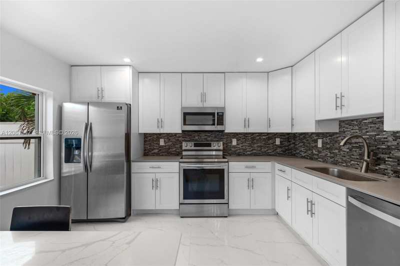 524 NW 10th St # 0, Hallandale Beach FL 33009