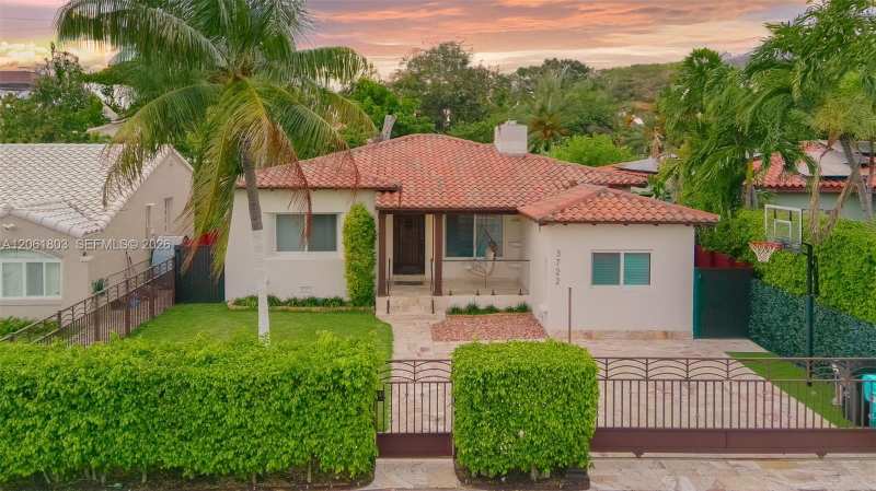 3722 Royal Palm Ave, Miami Beach FL 33140