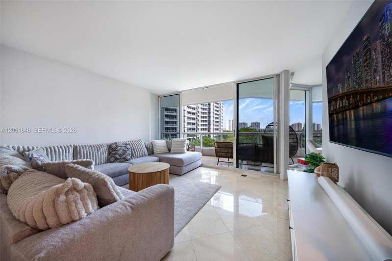 21205 Yacht Club Dr # 703, Aventura FL 33180