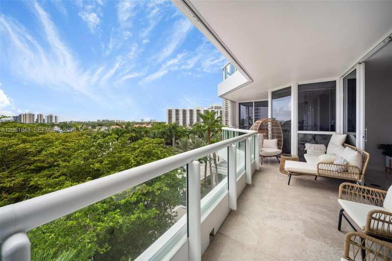 21205 Yacht Club Dr # 703, Aventura FL 33180