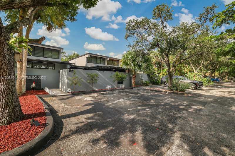 6402 Windmill Gate Rd, Miami Lakes FL 33014