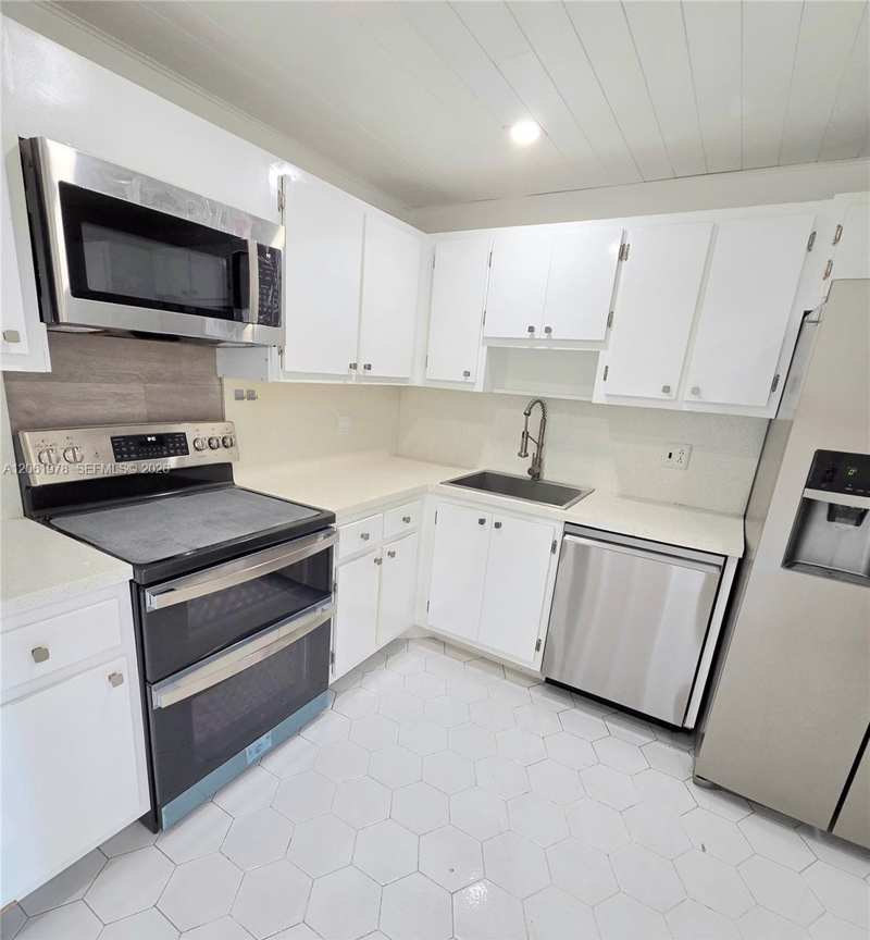 4030 W Palm Aire Dr # 407, Pompano Beach FL 33069