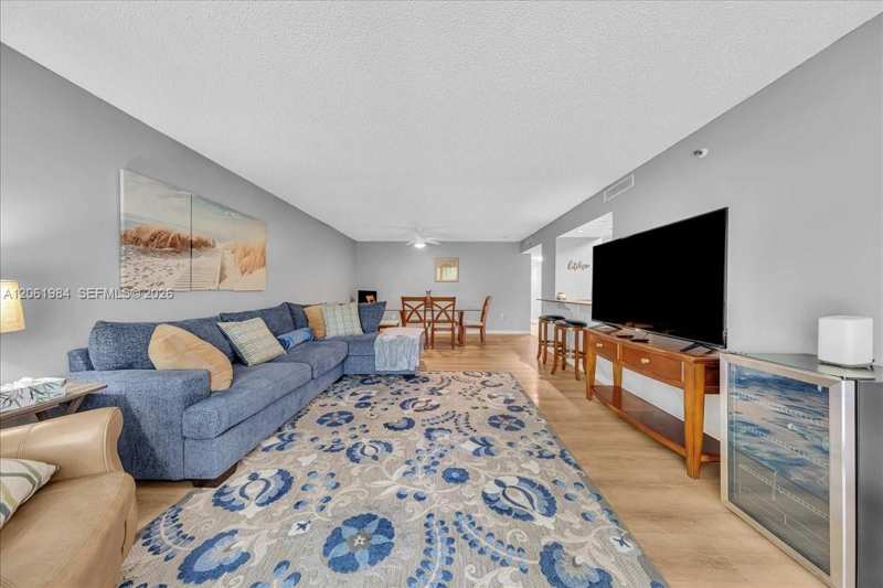 2240 N Cypress Bend Dr # 204, Pompano Beach FL 33069