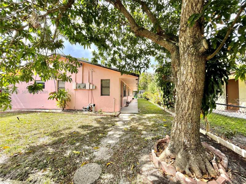 247 SW 7th St # 249B, Dania Beach FL 33004