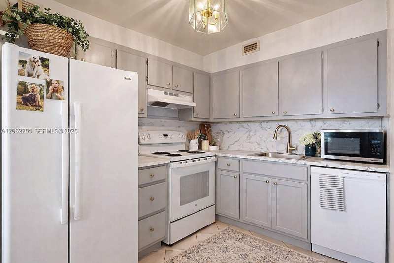 13450 SW 3rd St # 408D, Pembroke Pines FL 33027