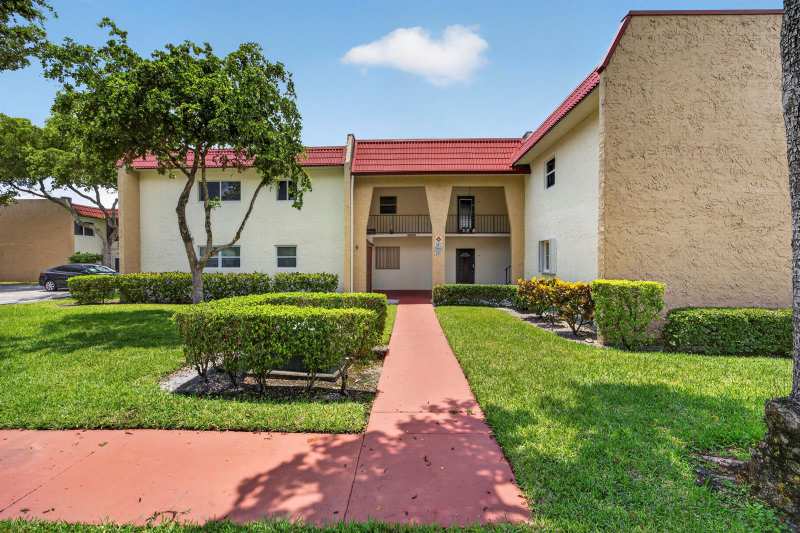 355 Lake Frances Drive, West Palm Beach FL 33411