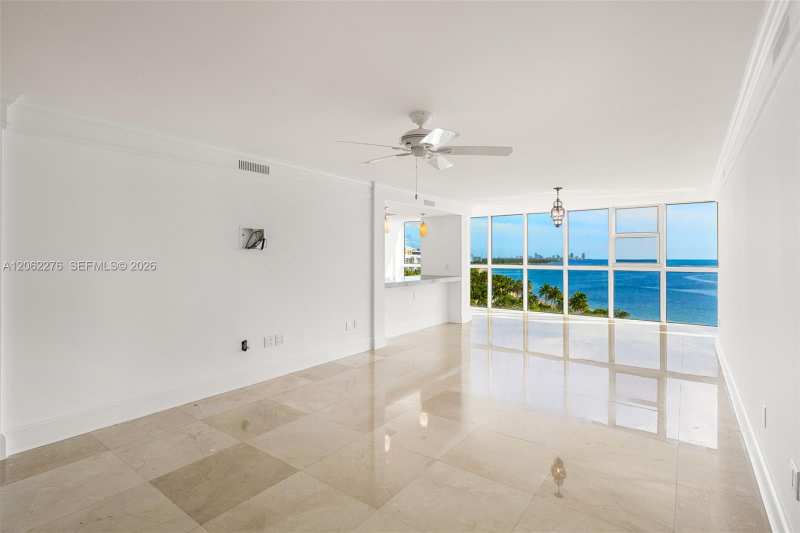 600 Grapetree Dr, Key Biscayne FL 33149