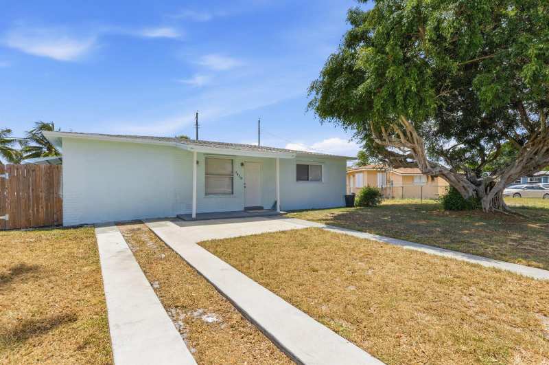1410 NW 1st Court, Boynton Beach FL 33435
