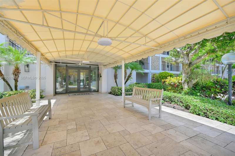 3200 N Palm Aire Dr # 610, Pompano Beach FL 33069