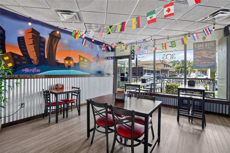 Turnkey Hollywood Restaurant w/ Hood, Gas & 2COP!, Hollywood FL 33021
