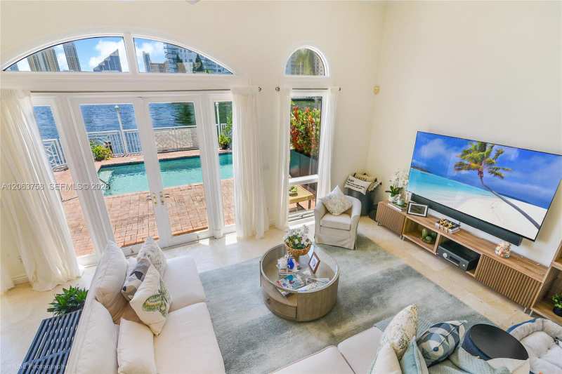 3972 NE 171st St, North Miami Beach FL 33160